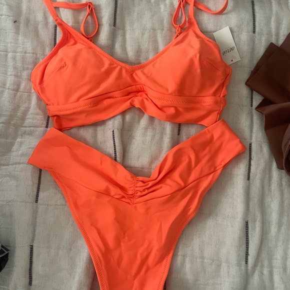 Aerie scrunch orange bathing suit - Picture 3 of 3